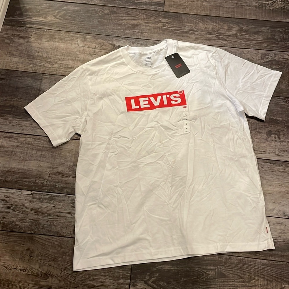 NWT LEVIS RELAXED FIT TEE